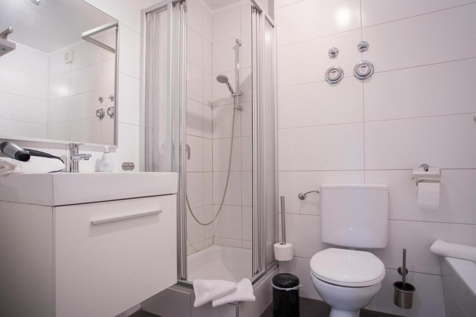 Ferienwohnung 'Kleine Auszeit Winterberg' - Am Herrenskoepfchen 4 Winterberg Kamer foto